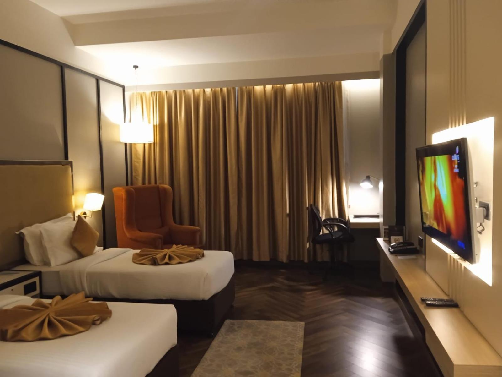 Hotel Polo Towers Агартала Экстерьер фото
