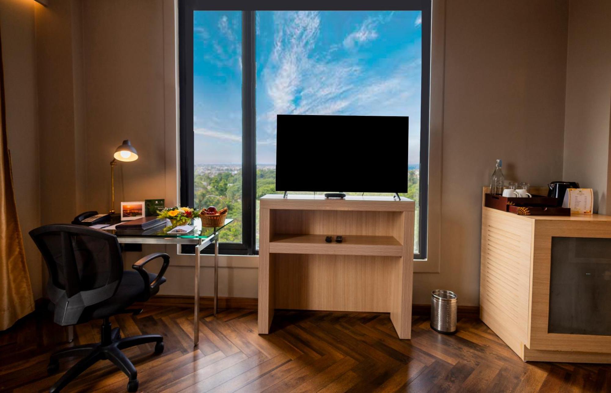 Hotel Polo Towers Агартала Экстерьер фото