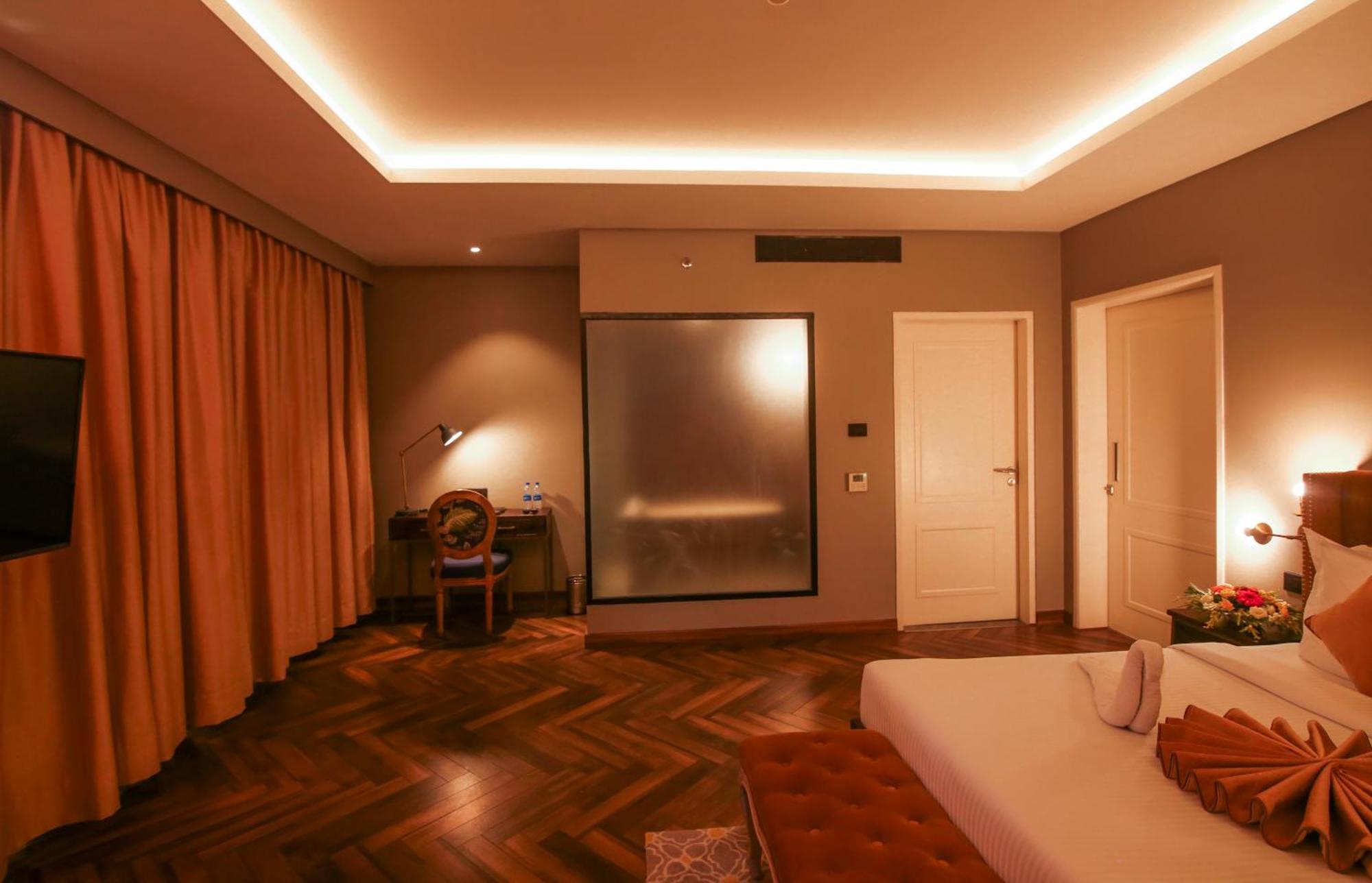 Hotel Polo Towers Агартала Экстерьер фото